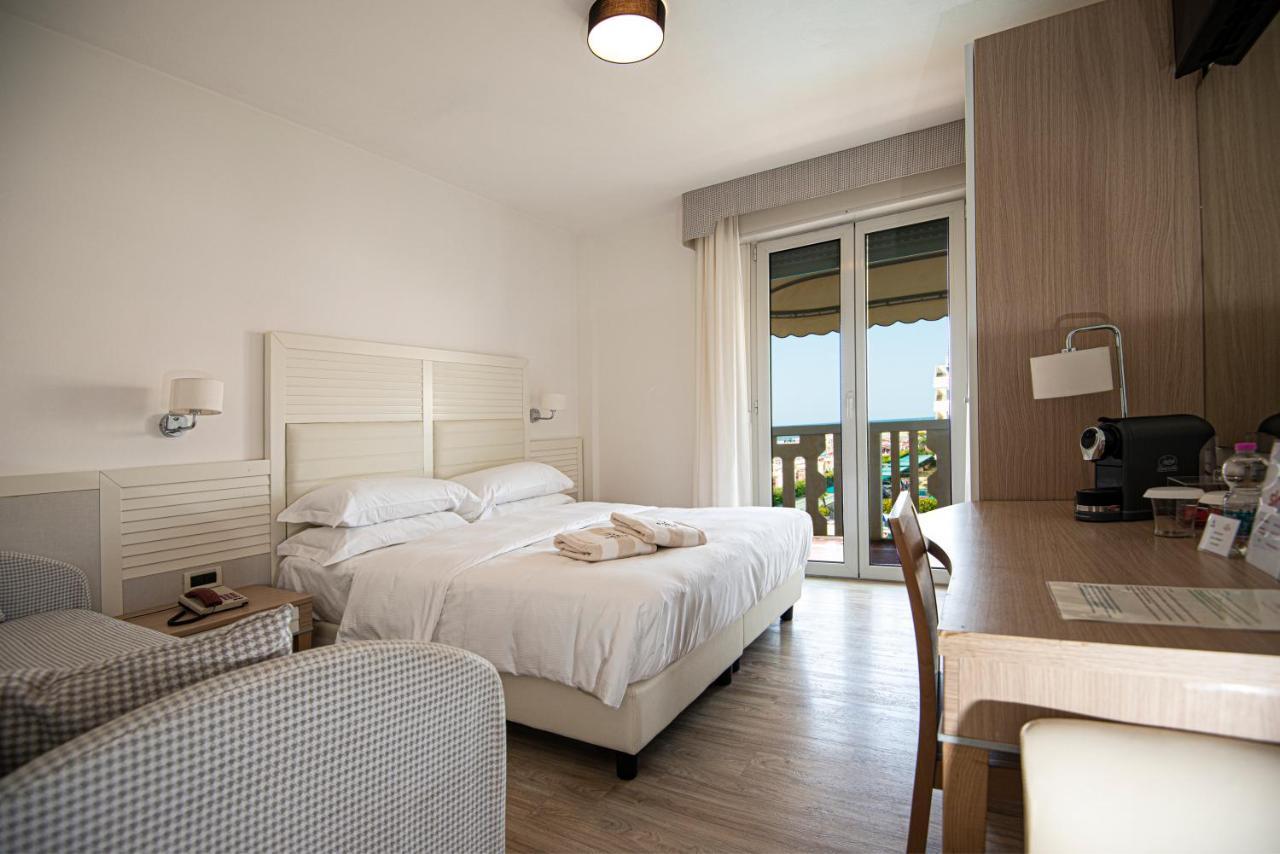Hotel Savoy Caorle Extérieur photo